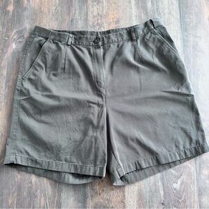 LL Bean Shorts Women’s 16 Reg Pleat Front Stretch Classic Green Cotton‎ Pockets